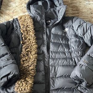 The North Face Women’s Puffer-PLS SEE PHOTOS MISSING FEONT ZIPPER!